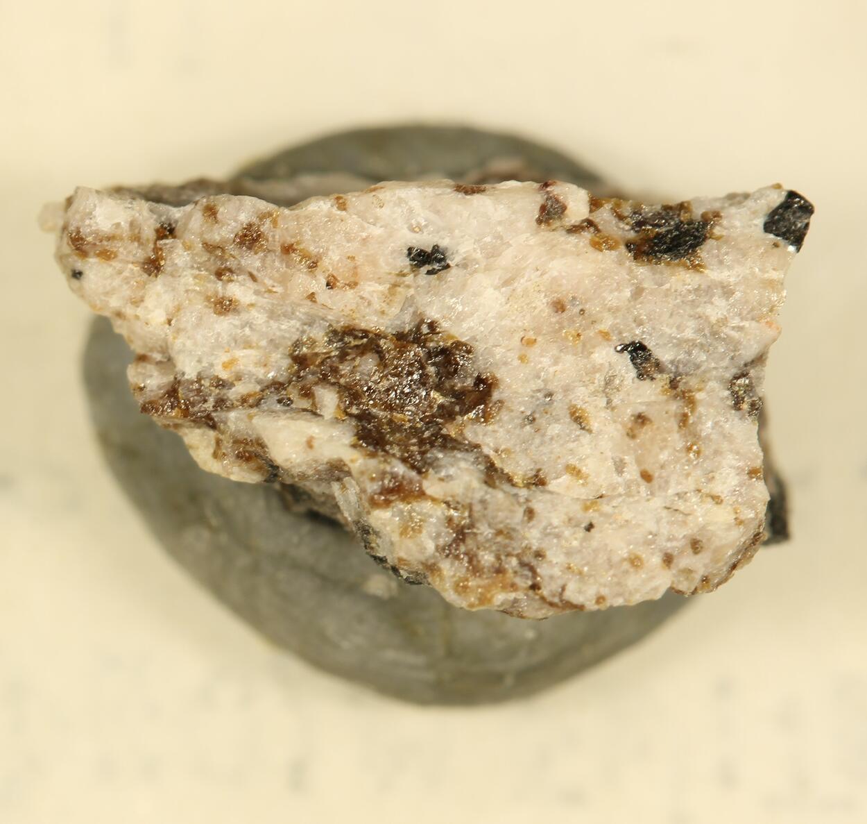 Hundholmenite-(Y)