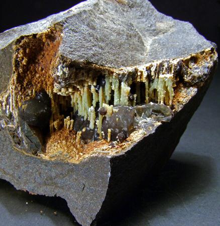 Ferroan Calcite On Chalcedony