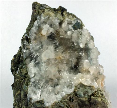 Thomsonite-Ca & Natrolite