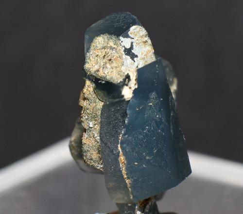 Quartz With Magnesio-riebeckite