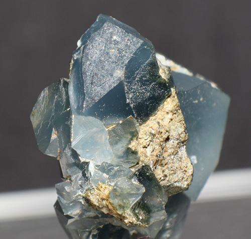 Quartz With Magnesio-riebeckite