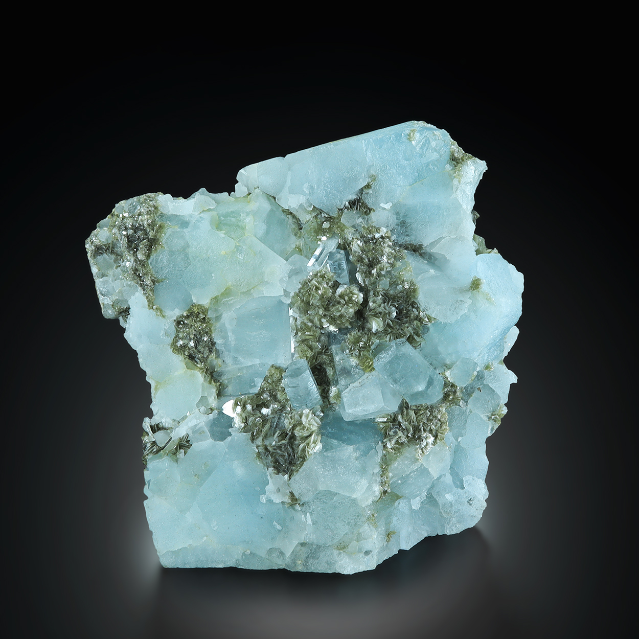 Aquamarine With Muscovite