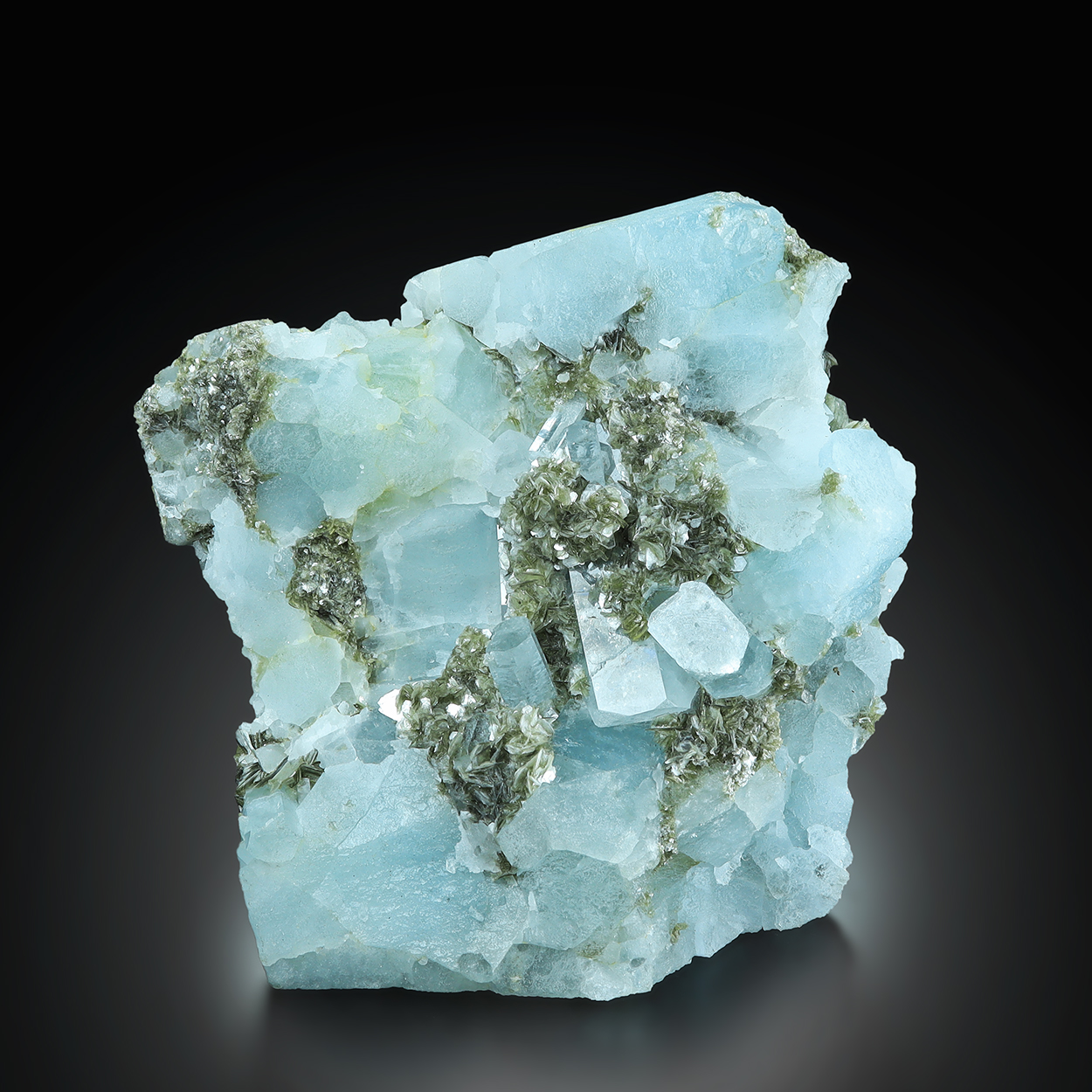 Aquamarine With Muscovite