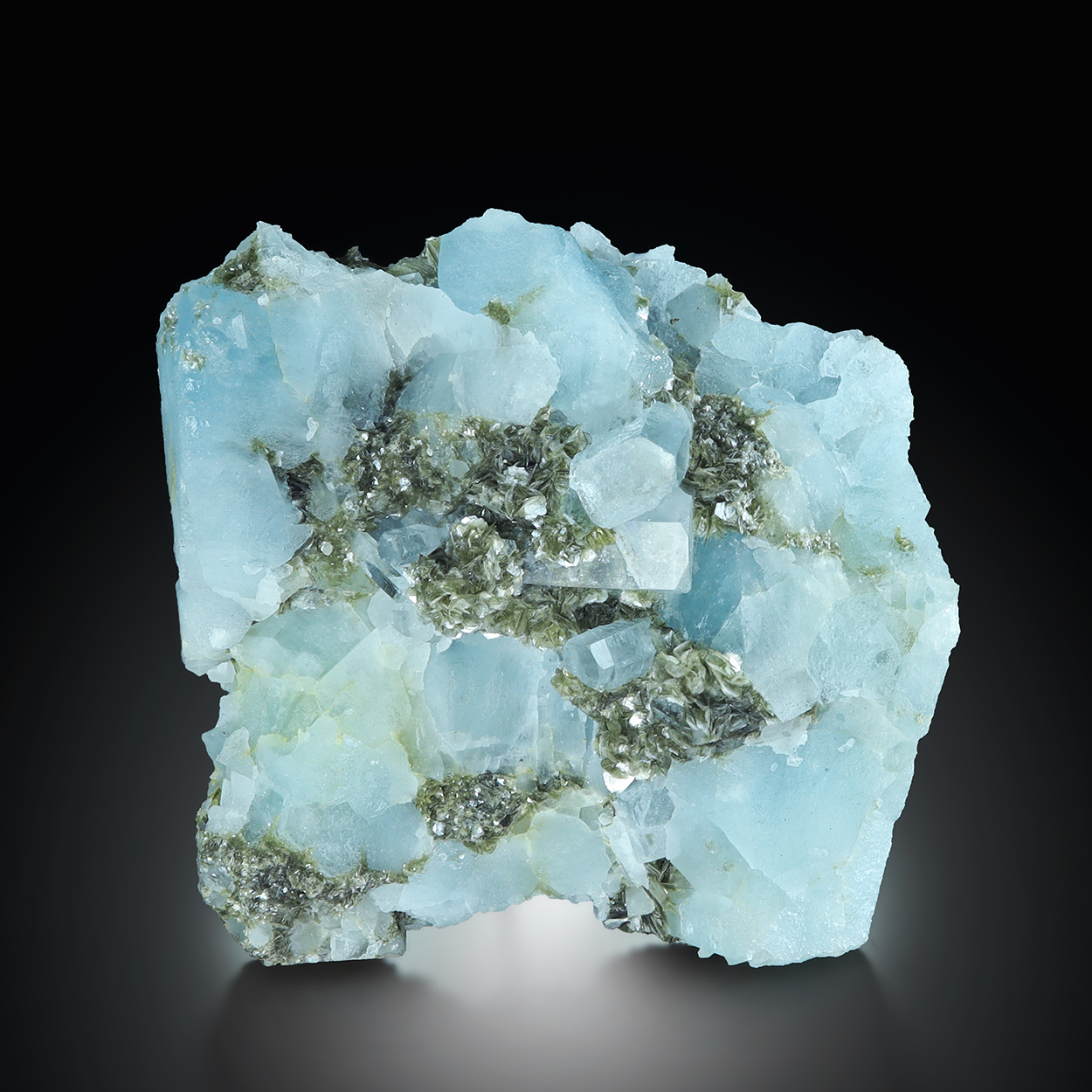 Aquamarine With Muscovite