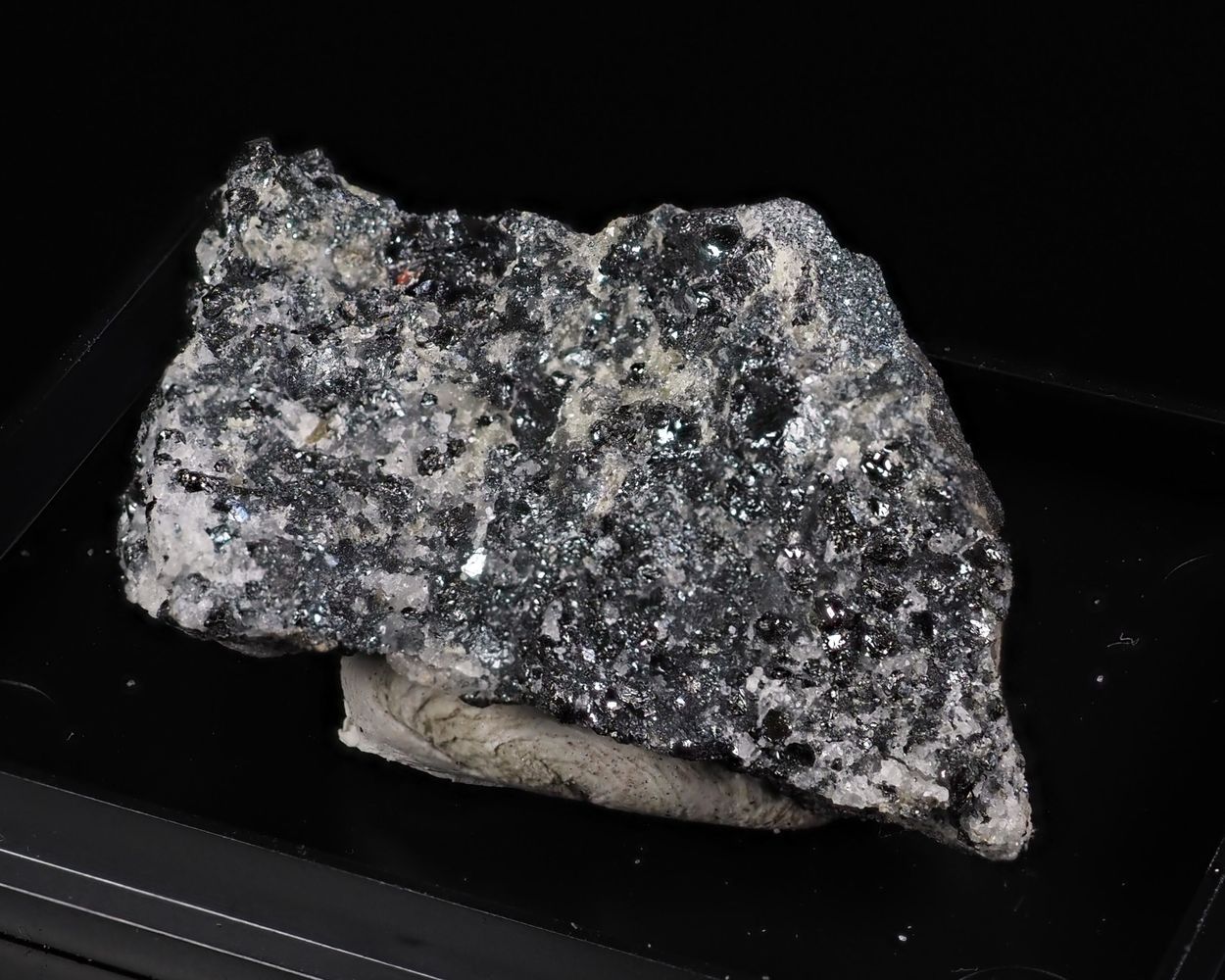 Sahlinite