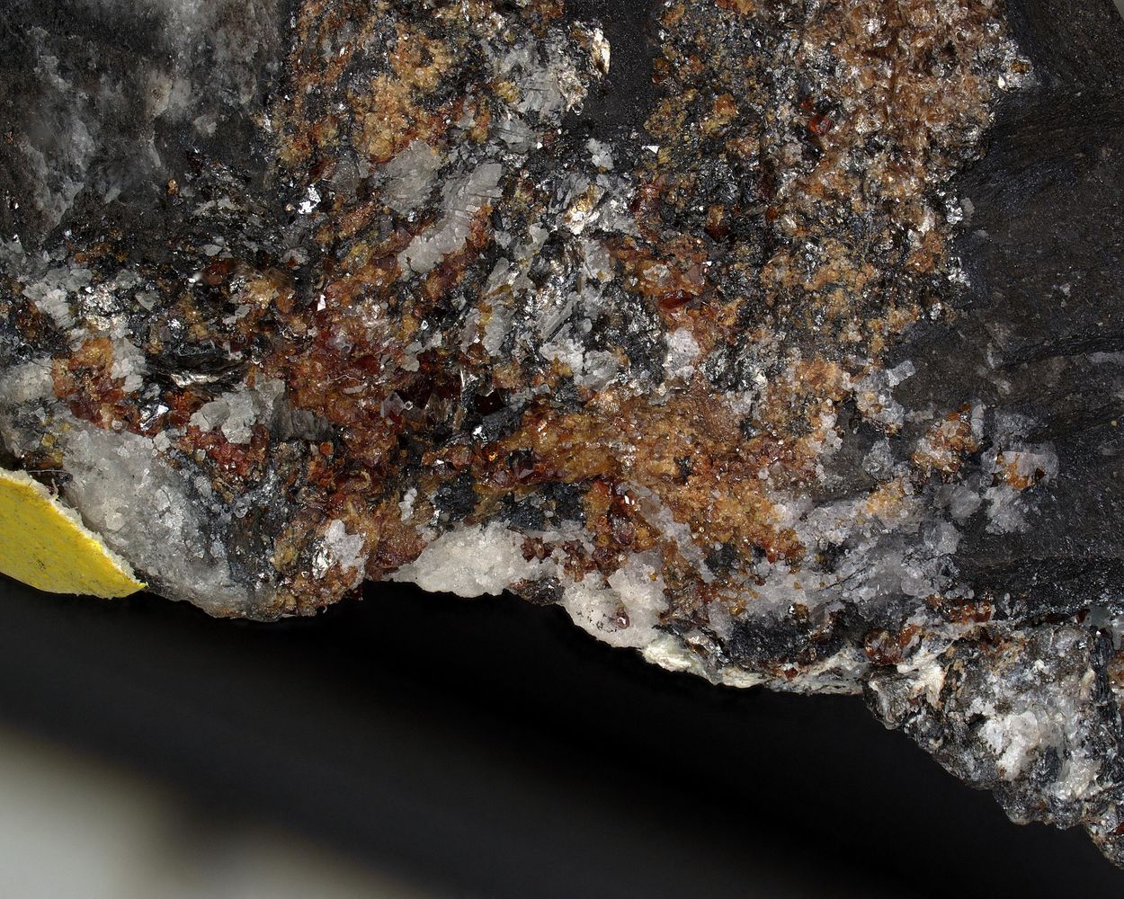Fluorcalcioroméite