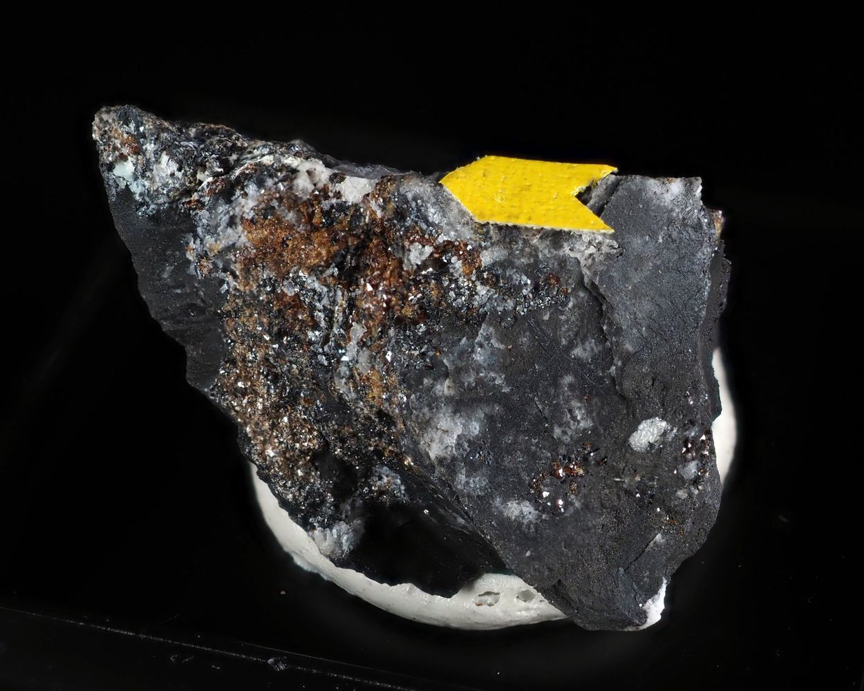 Fluorcalcioroméite