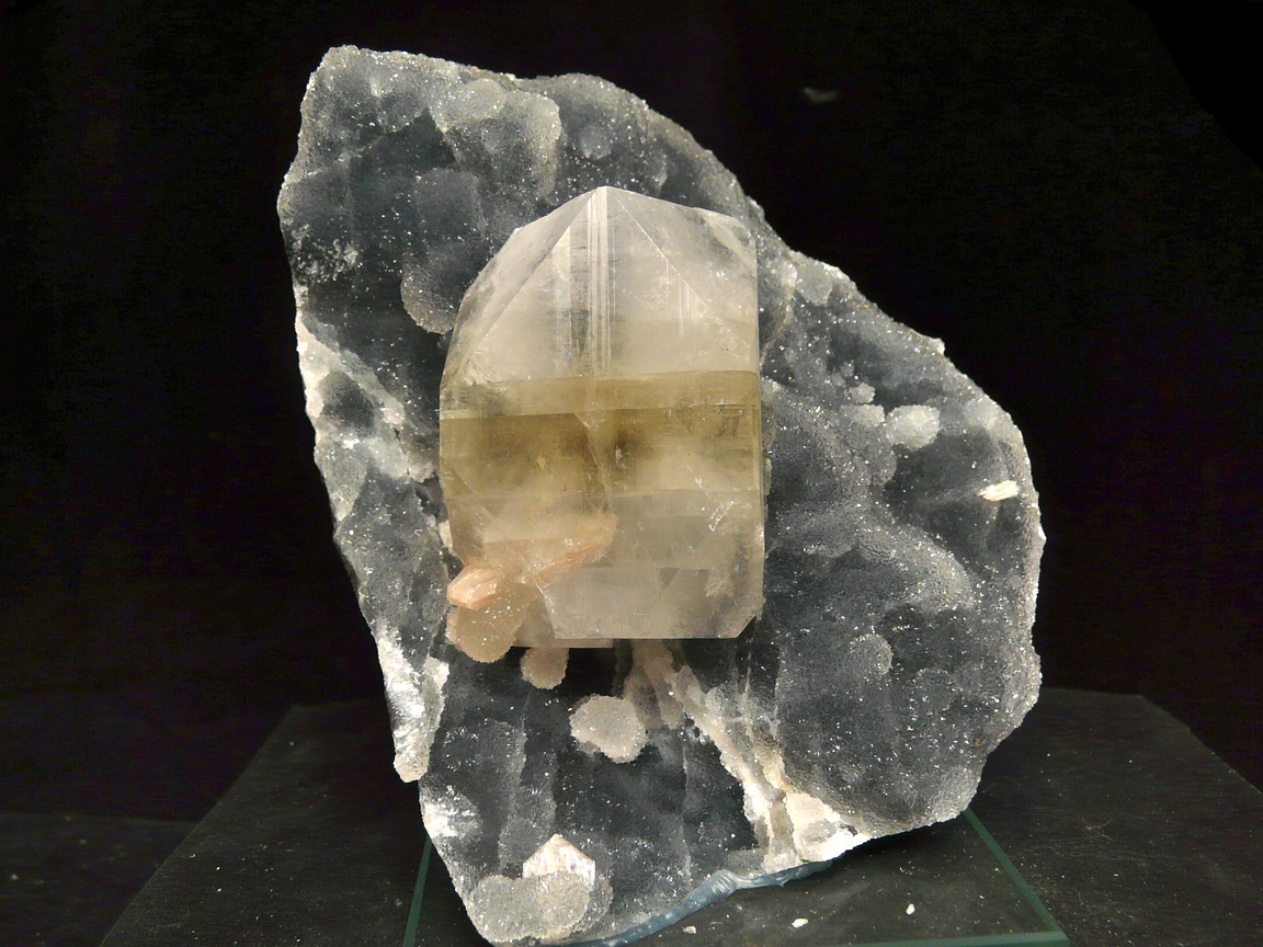 Fluorapophyllite-(K)