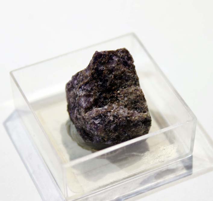 Lenoblite