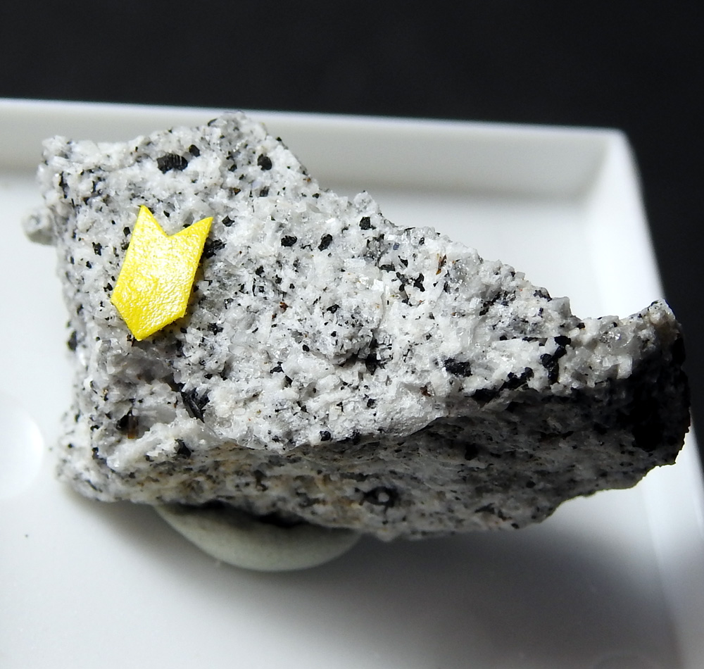 Fogoite-(Y) & Astrophyllite