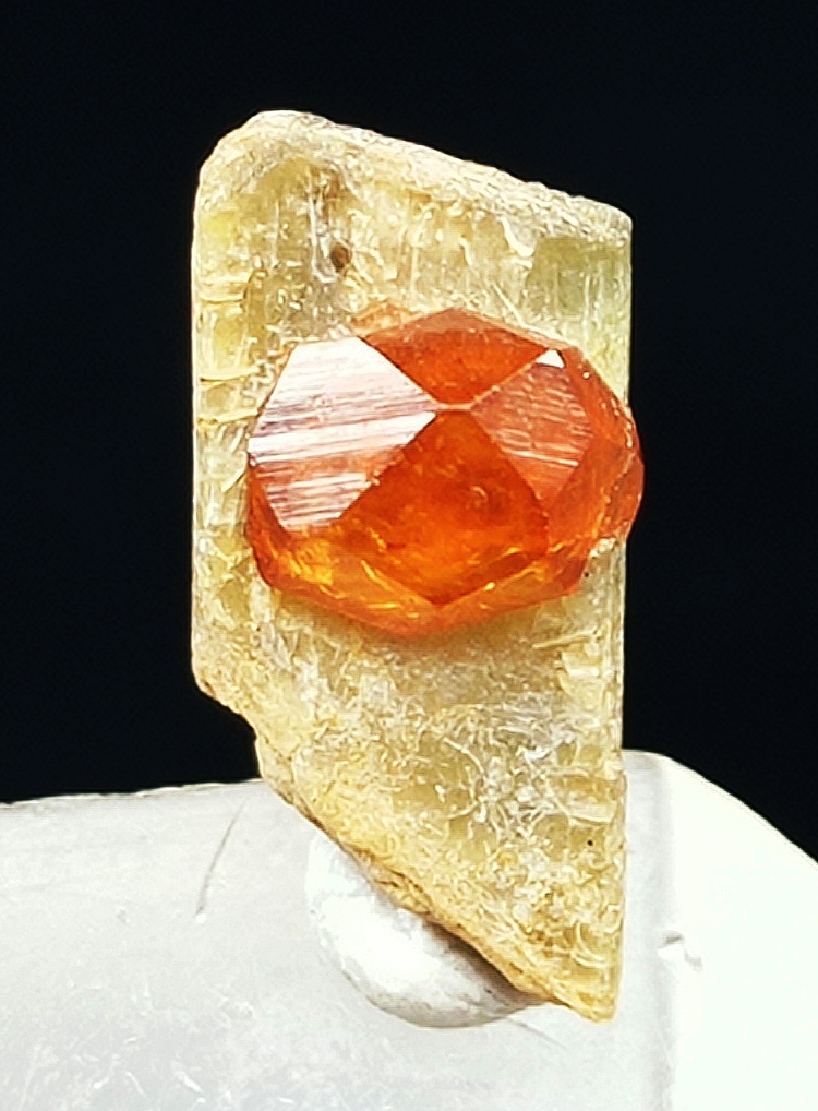 Grossular Var Garnet With Diopside