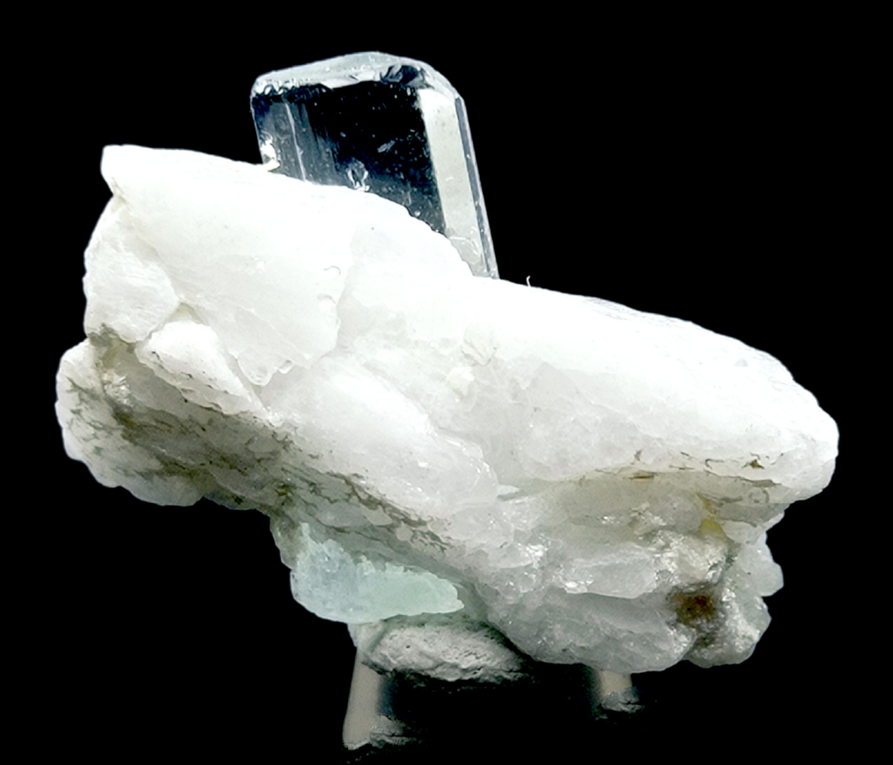 Aquamarine With Cleavelandite