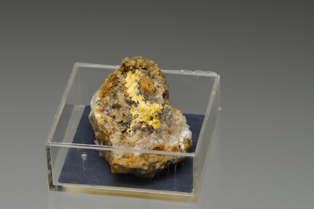 Boltwoodite