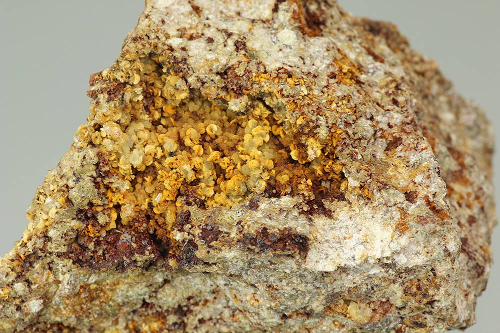 Ferrierite-Mg