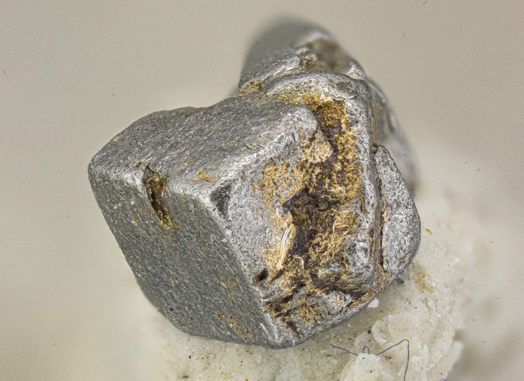 Isoferroplatinum & Gold