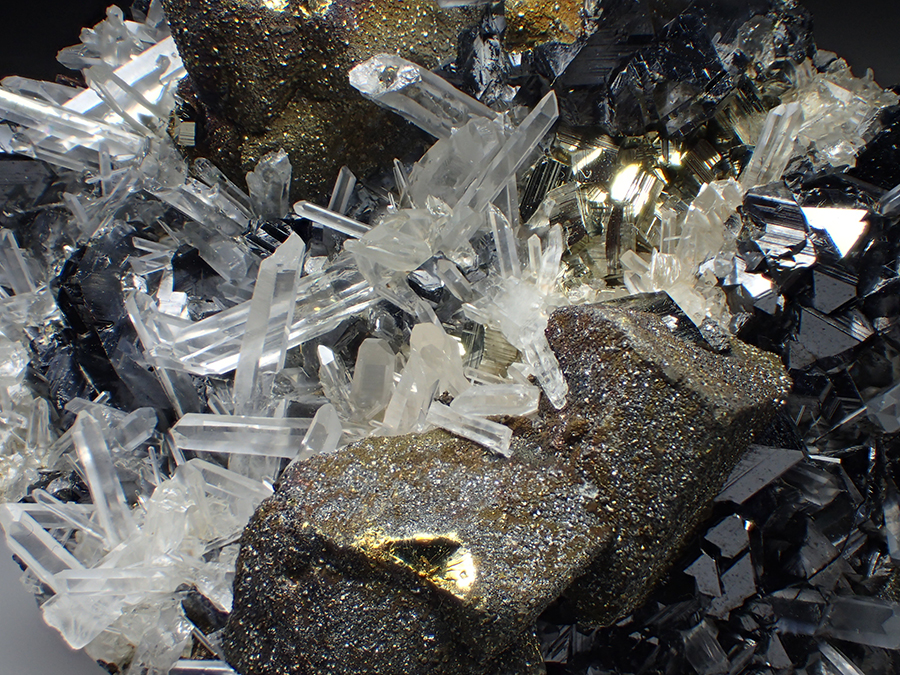 Chalcopyrite Sphalerite & Quartz