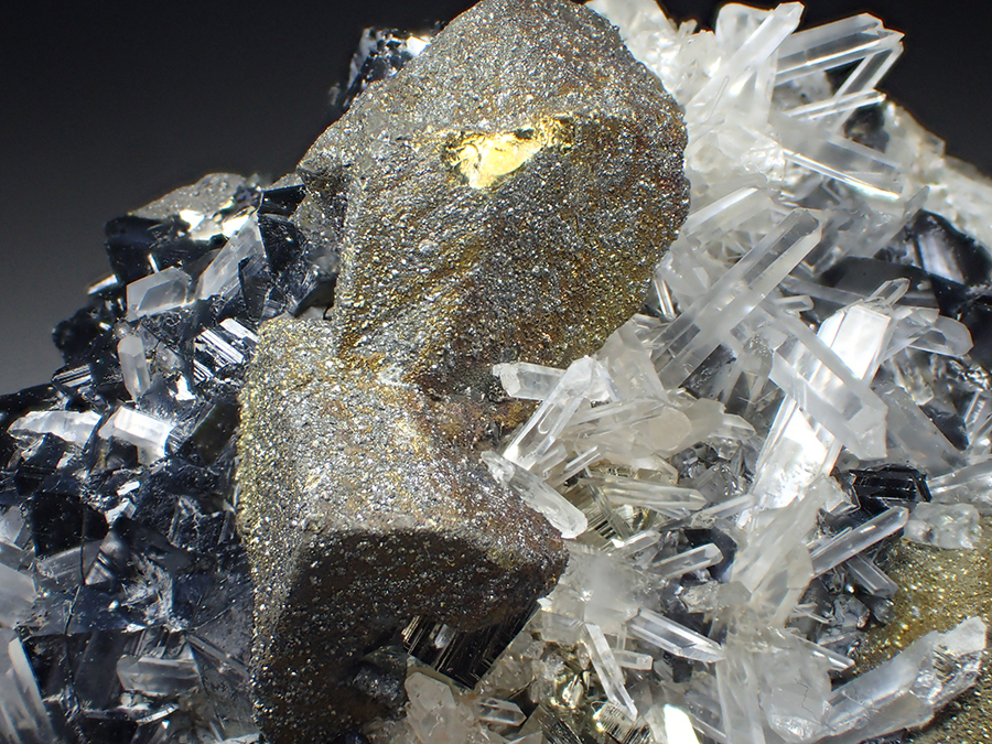 Chalcopyrite Sphalerite & Quartz