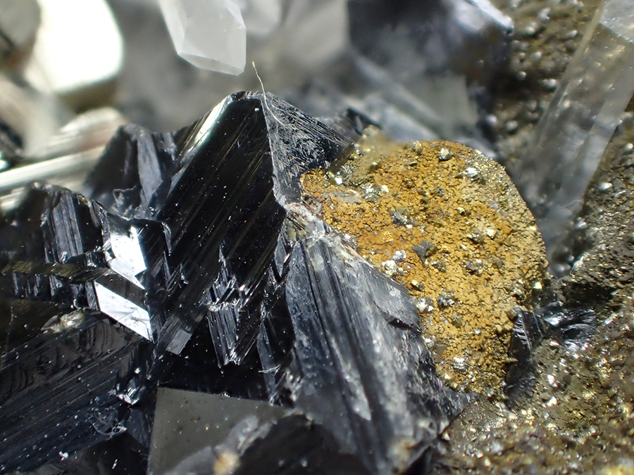 Chalcopyrite Sphalerite & Quartz