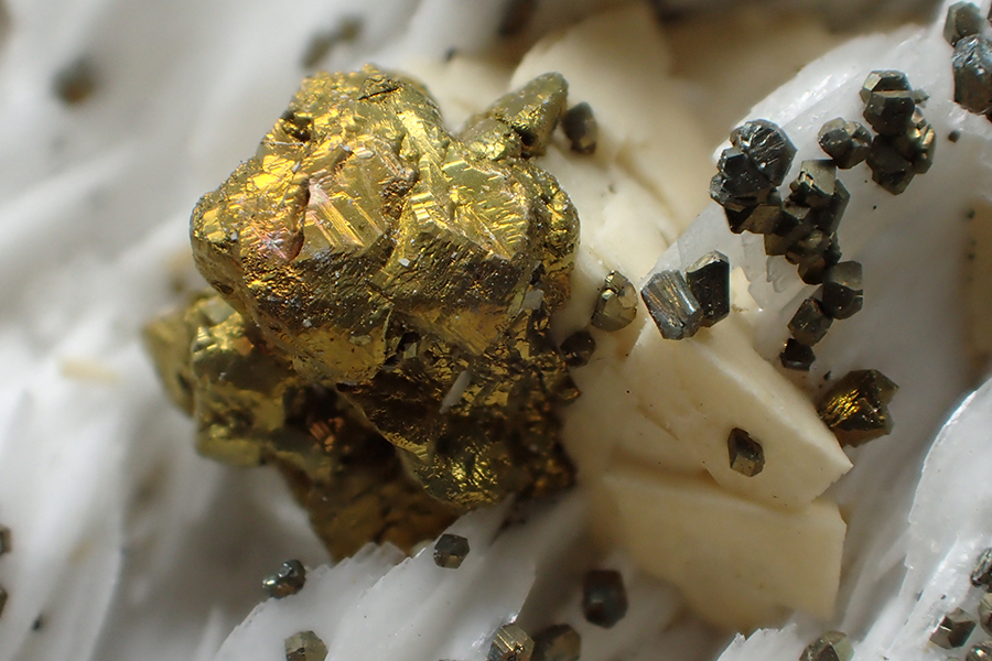 Baryte Chalcopyrite & Dolomite