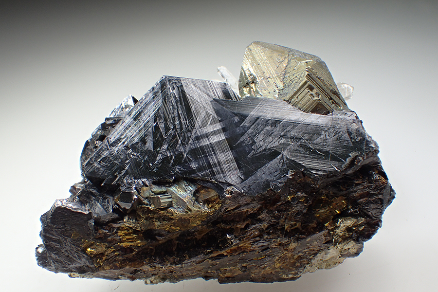 Sphalerite Chalcopyrite & Quartz