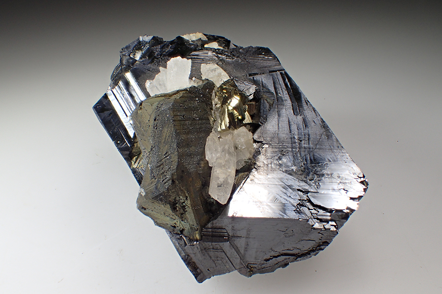 Sphalerite Chalcopyrite & Quartz