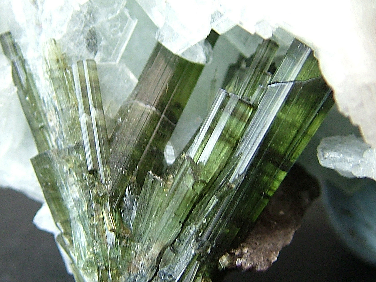 Elbaite With Cleavelandite