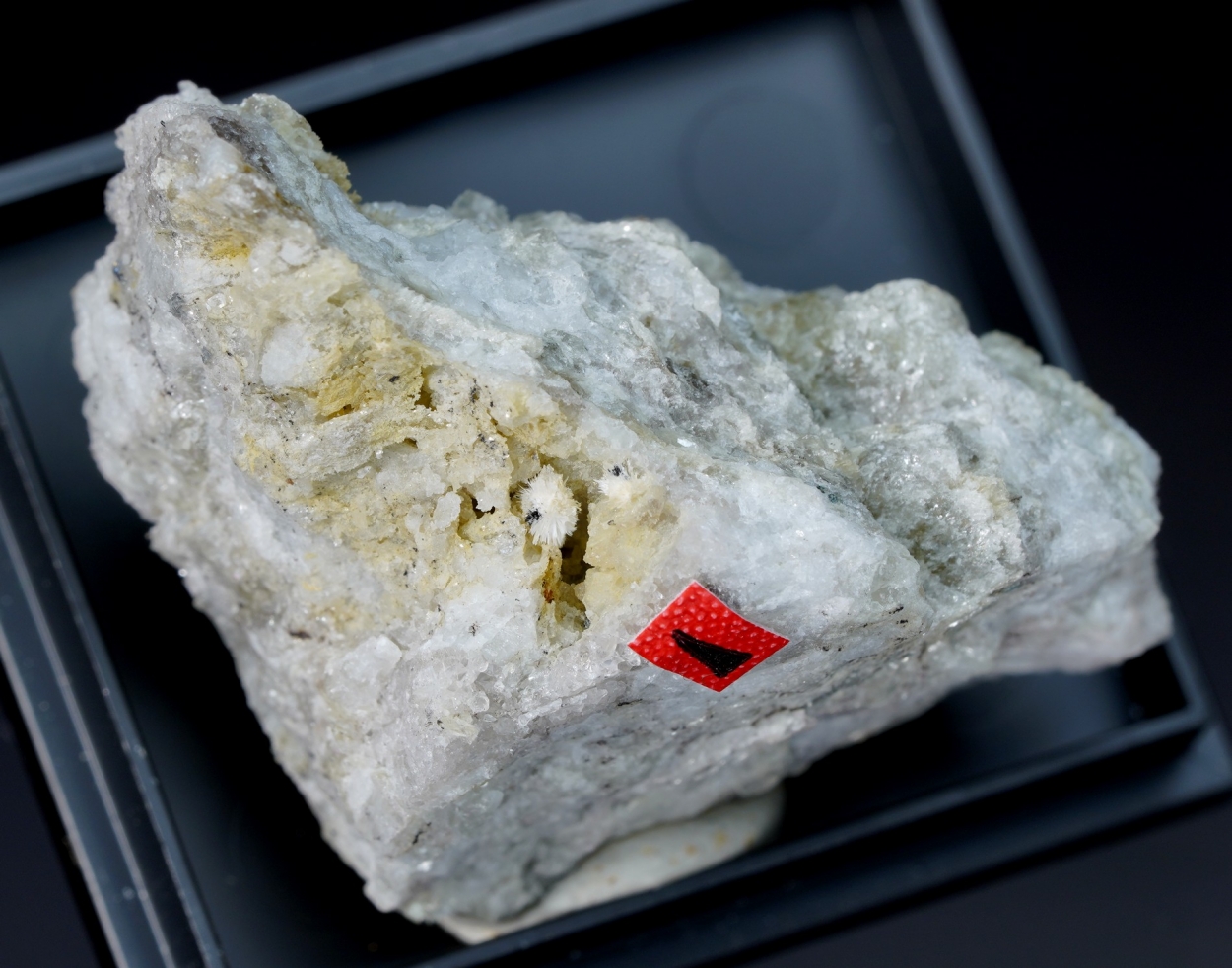 Kayrobertsonite