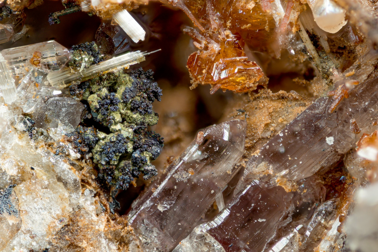 Tephroite Pyrite Caryopilite & Andradite