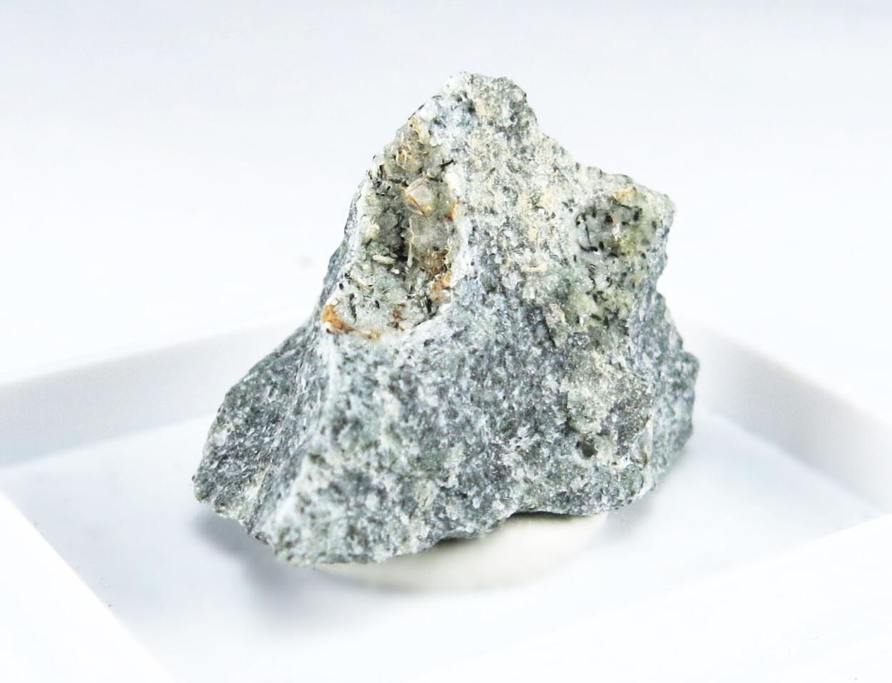 Korobitsynite & Sazhinite-(Ce)