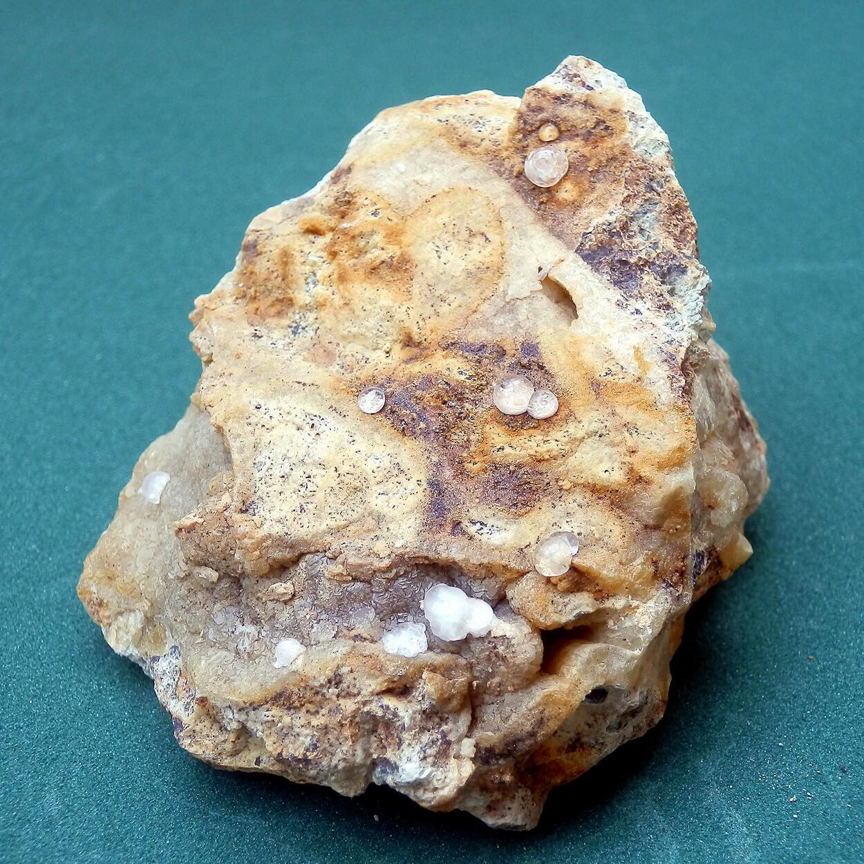 Melanophlogite
