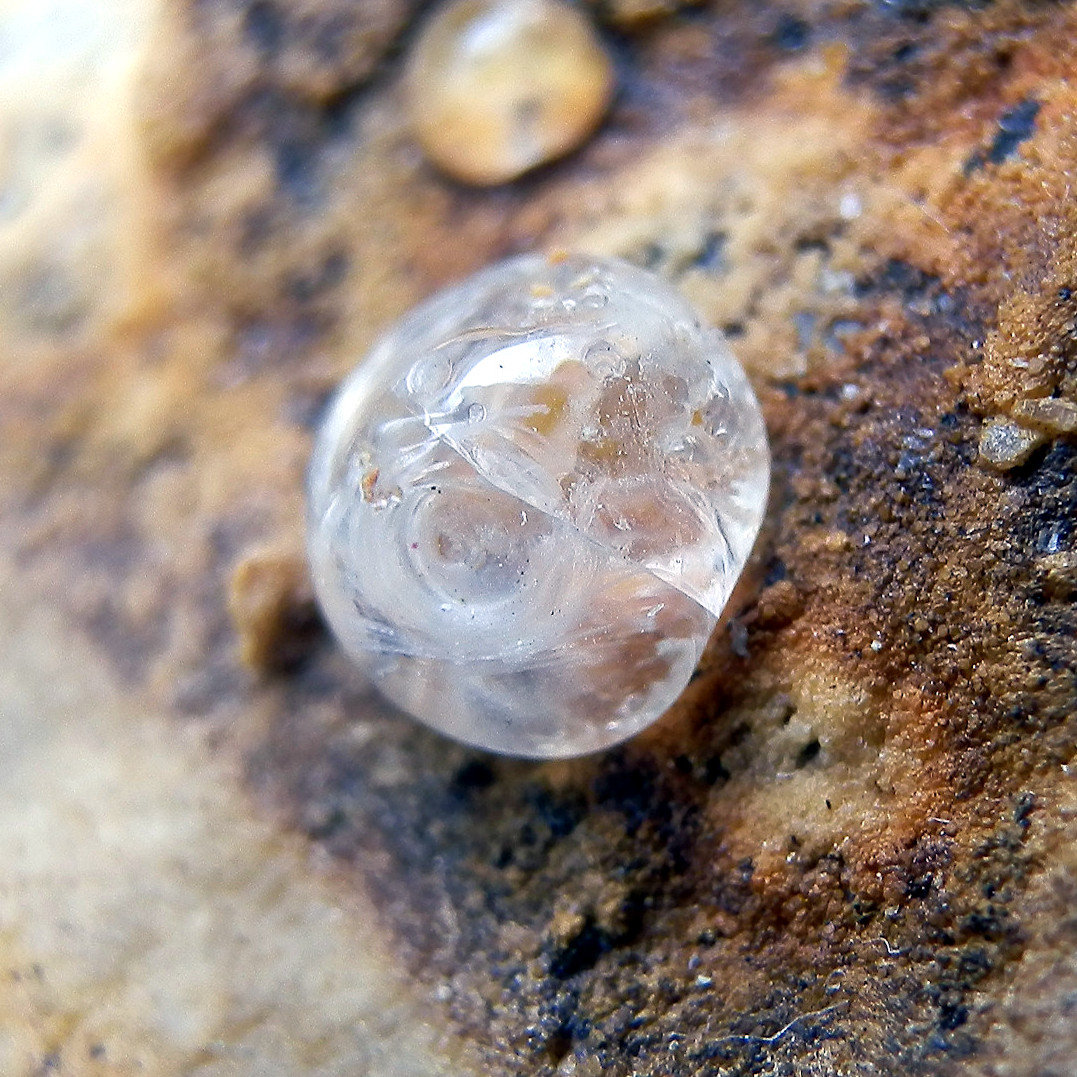Melanophlogite