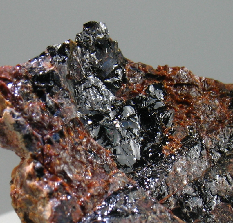 Allanite-(Y)