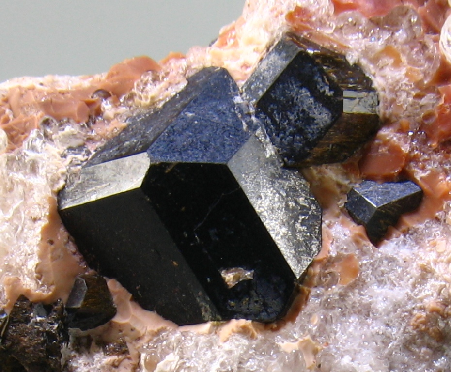 Fluor-buergerite