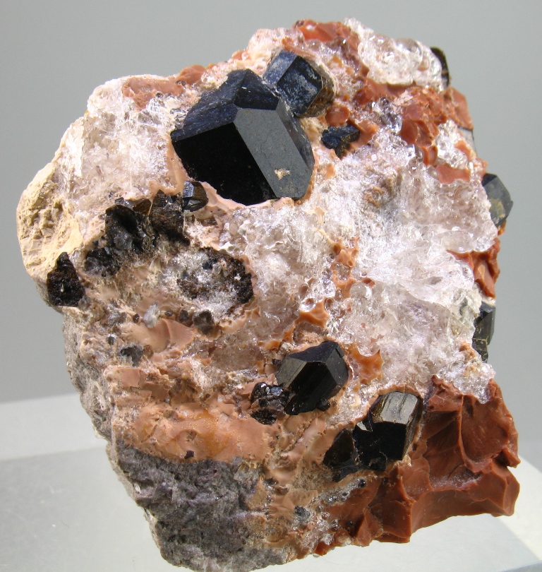 Fluor-buergerite