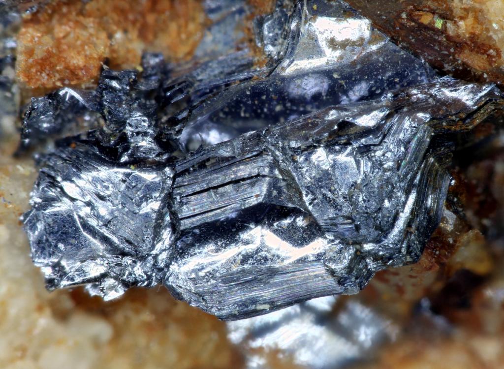 Ferrimolybdite & Molybdenite
