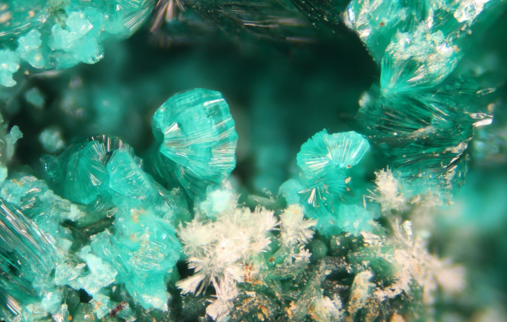 Tangdanite