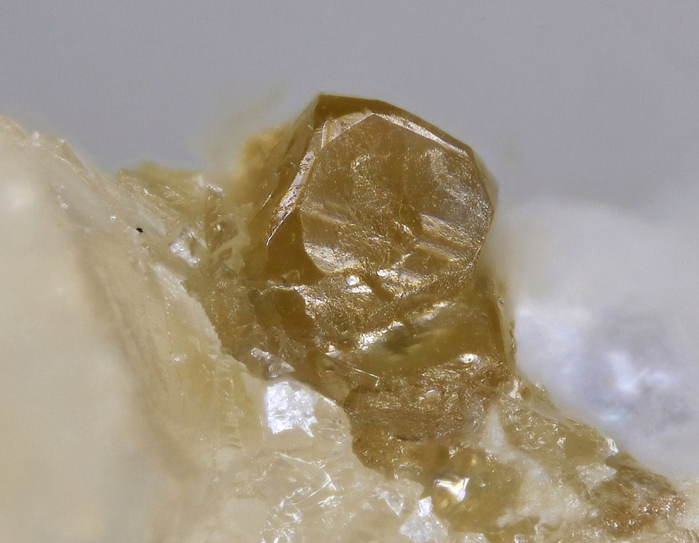 Hundholmenite-(Y)