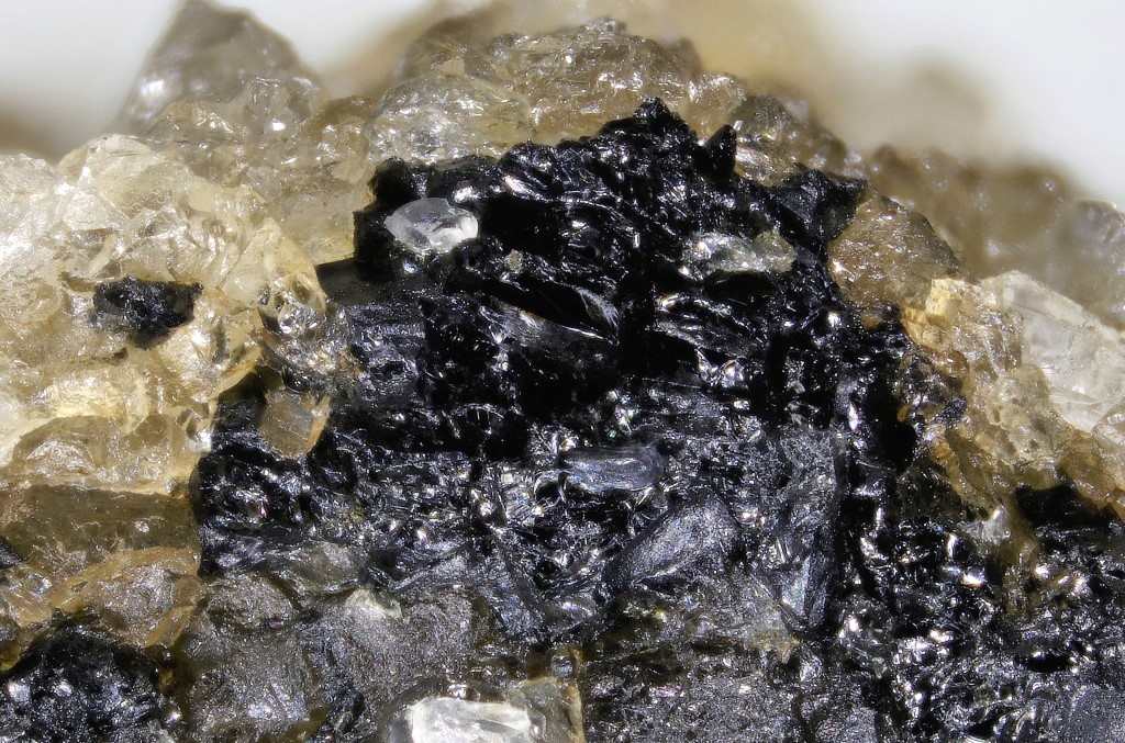 Potassic-ferro-ferri-sadanagaite