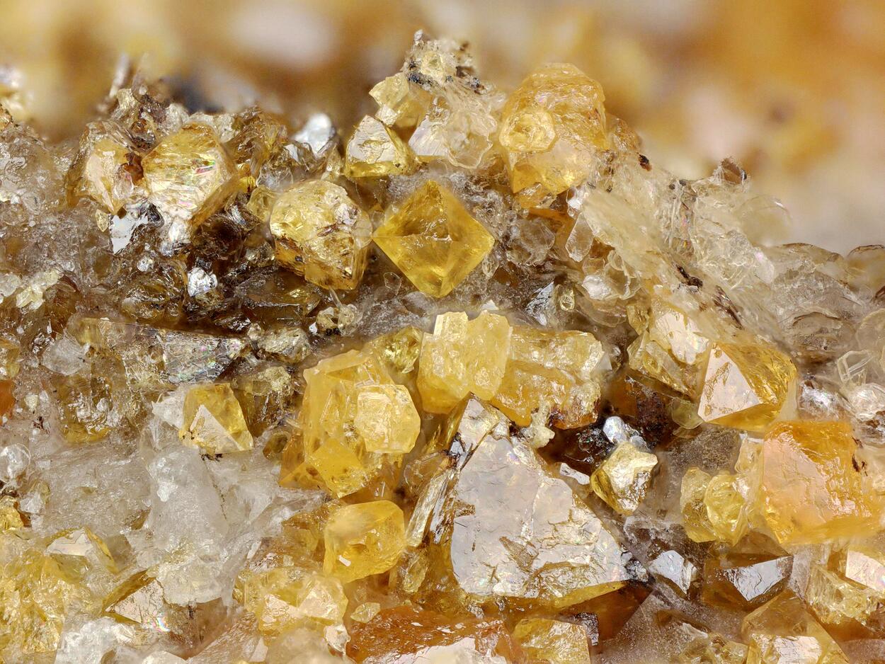 Fluorcalcioroméite