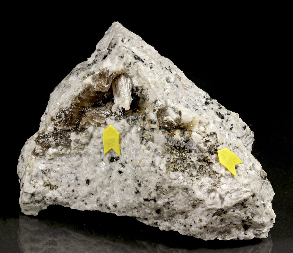 Adamsite-(Y) Psm Shomiokite-(Y) With Bastnäsite Eudidymite Epididymite & Chabazite-Na On Parisite-(Ce) With Donnayite-(Y) & Synchysite-(Ce)