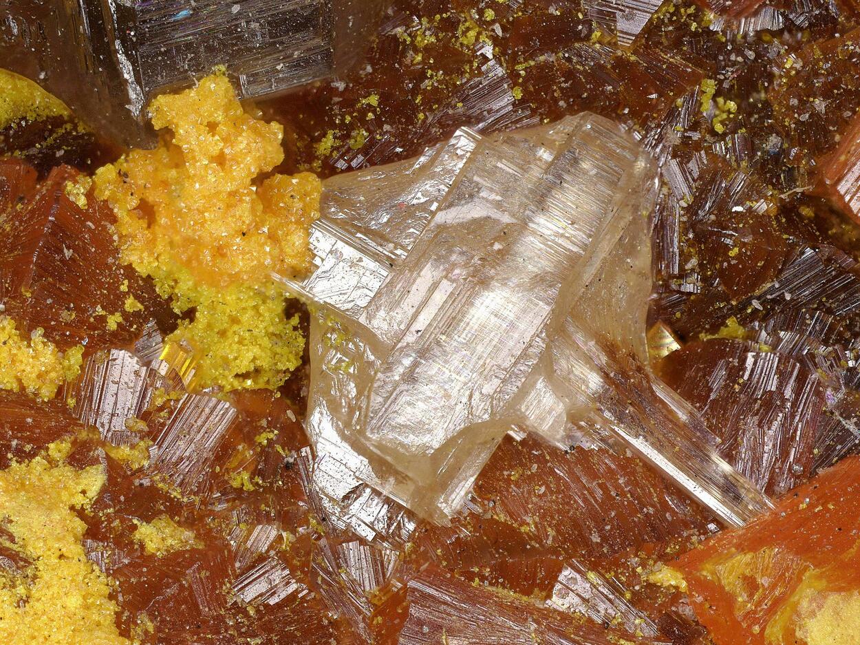 Chervetite With Francevillite & Vanuralite & Mounanaite