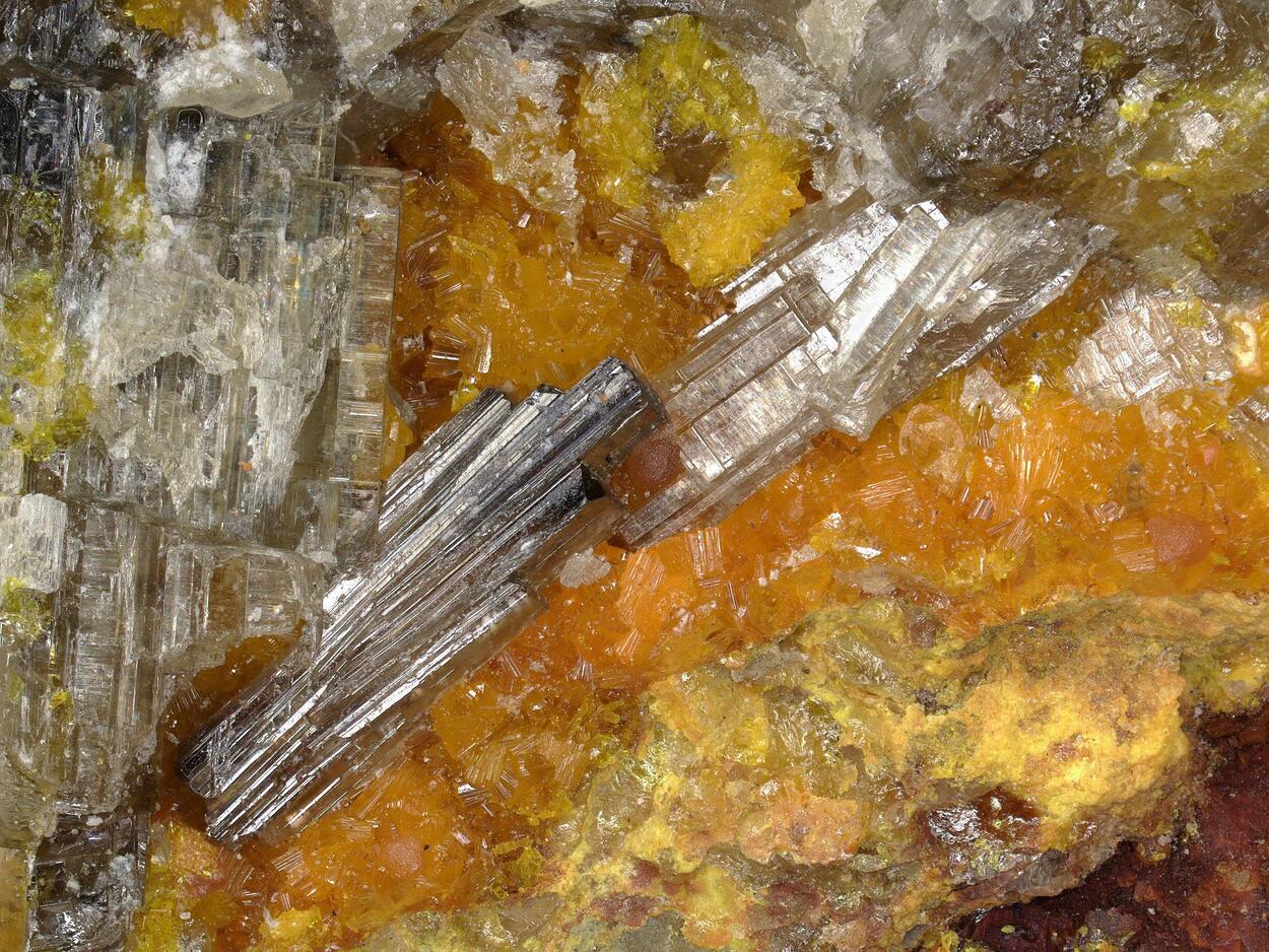 Chervetite & Francevillite