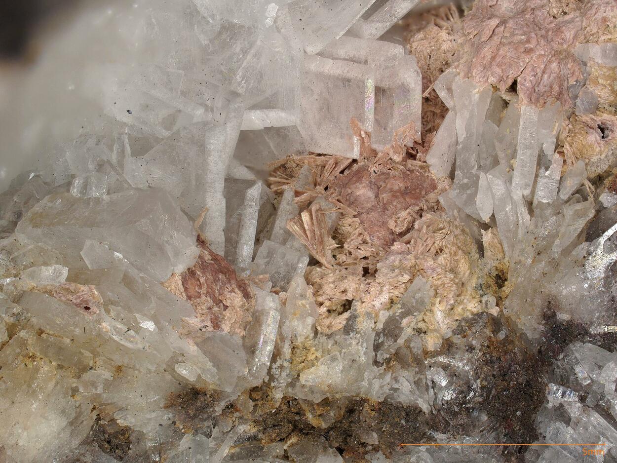 Fluorcalcioroméite Psm Stibnite