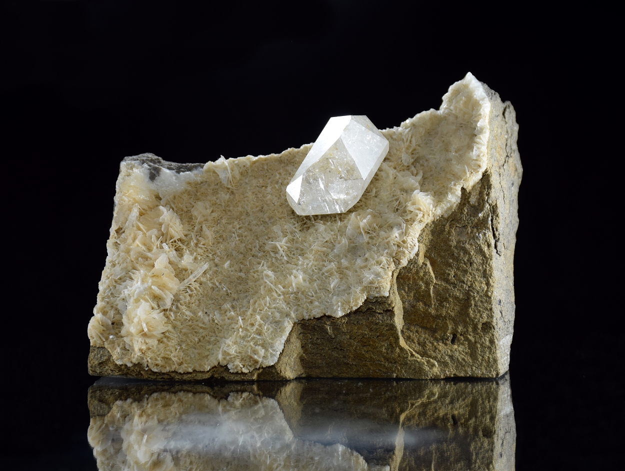 Quartz On Calcite