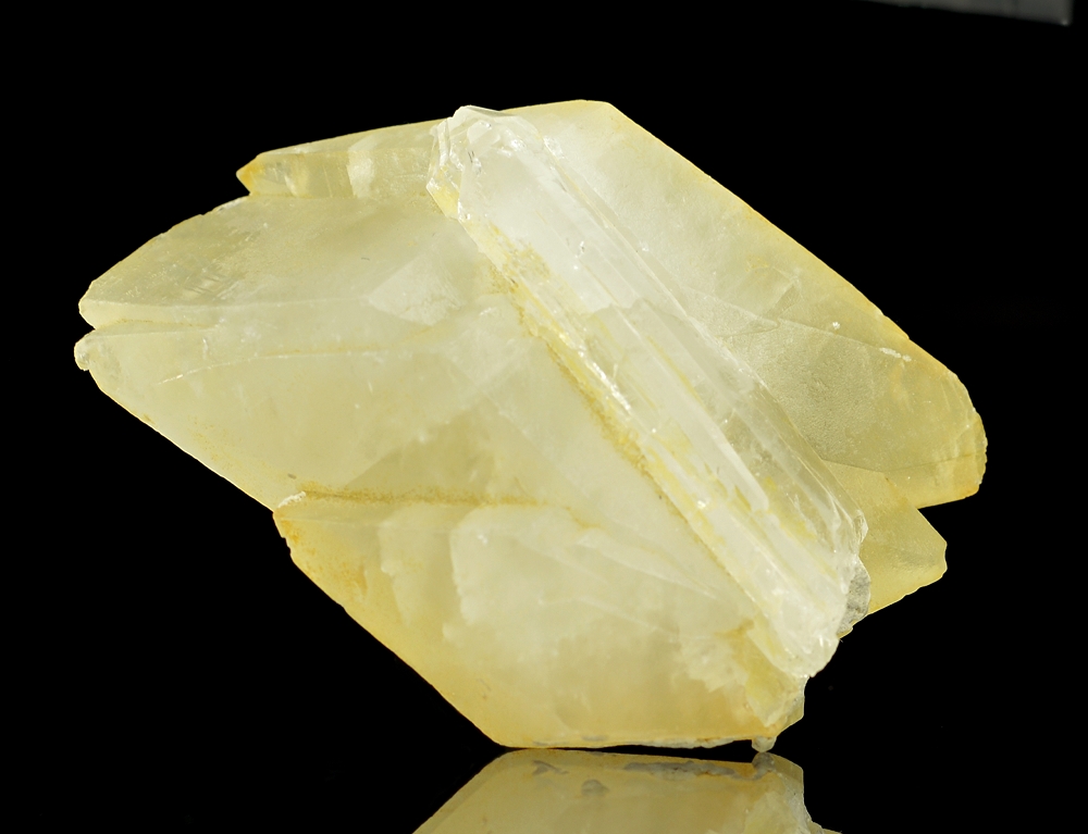 Faden Quartz On Calcite Palygorskite