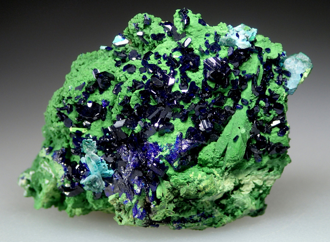 Azurite & Arsentsumebite Psm Mimetite
