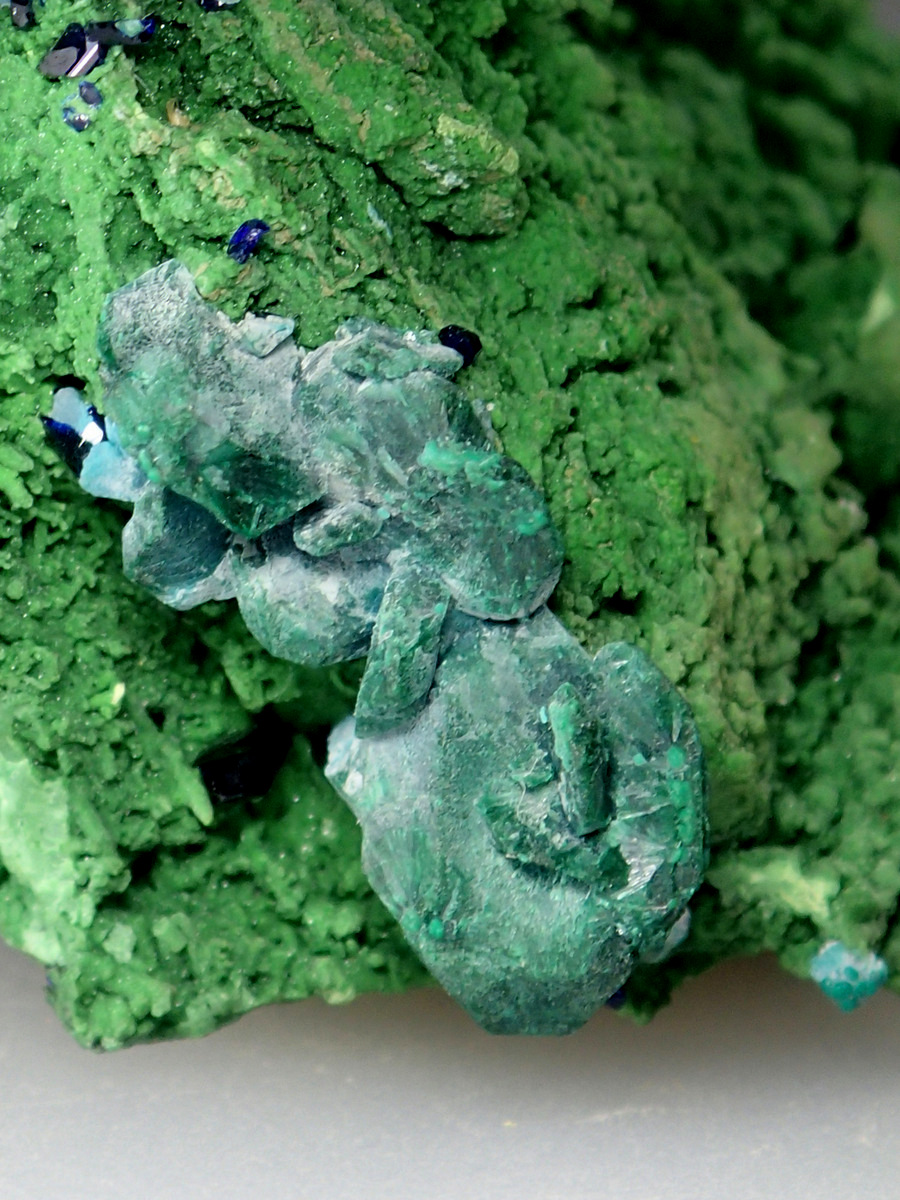 Azurite & Arsentsumebite Psm Mimetite