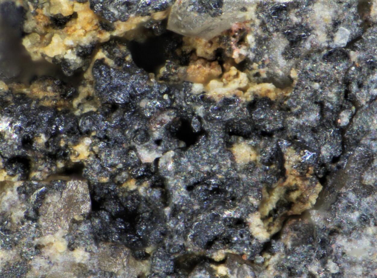 Uraninite Antozonite & Uranopilite