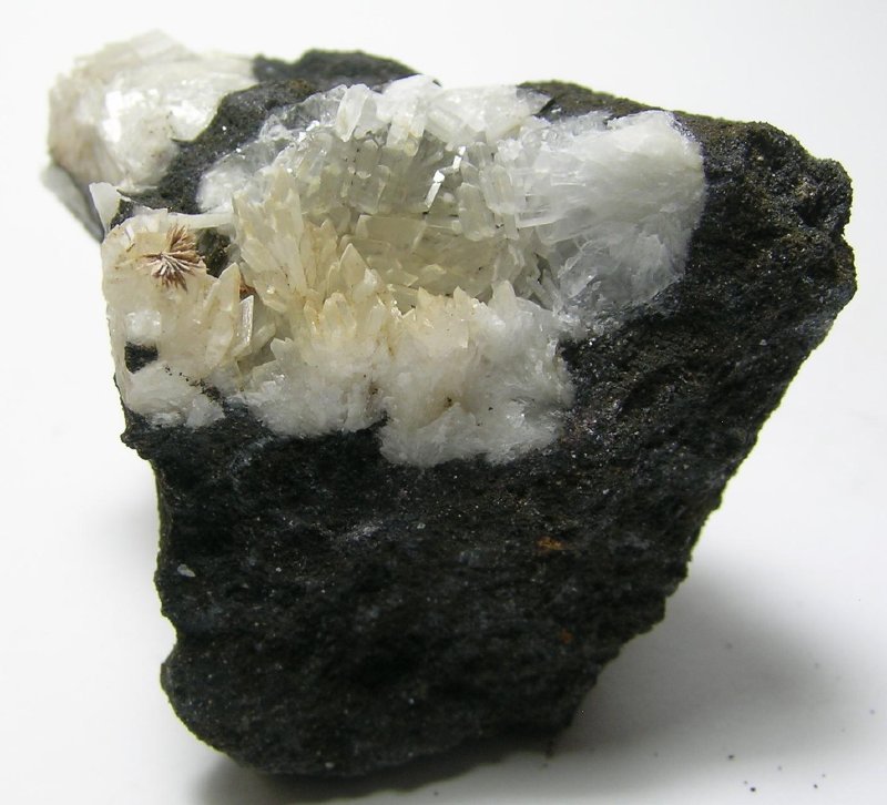 Fluorcalcioroméite