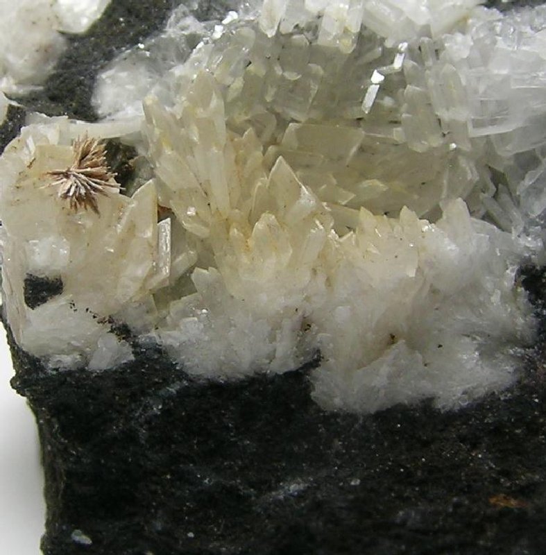 Fluorcalcioroméite